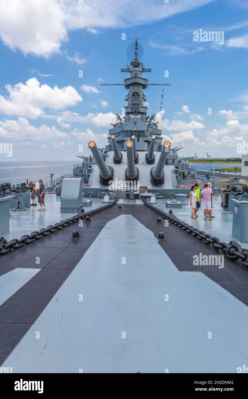 16 inch, 45 caliber 'Big Guns' on the USS Alabama museum battleship at the Battleship Memorial Park in Mobile, Alabama Stock Photo