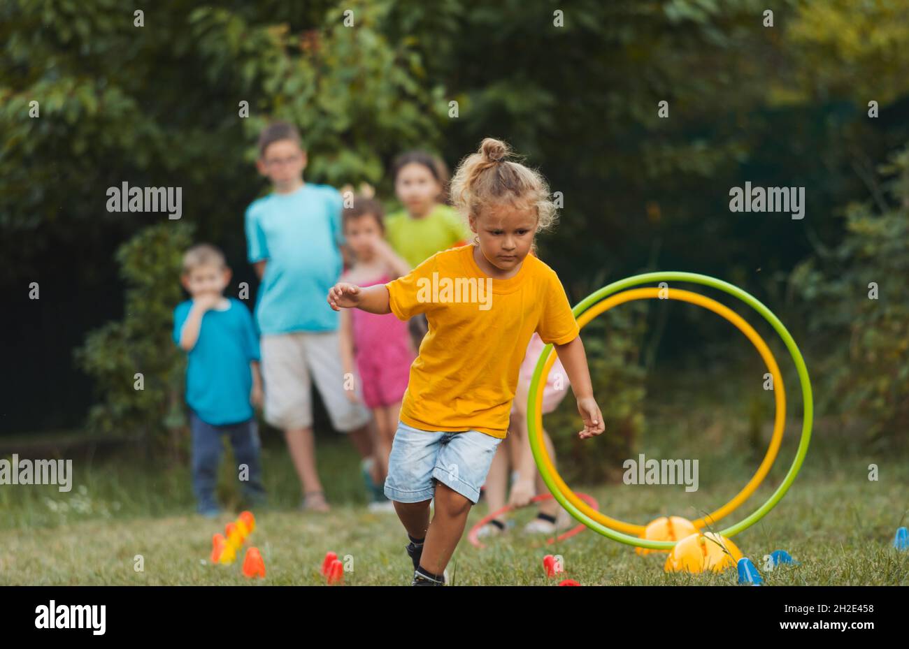 Fun And Healthy Games For Kids Outdoors Stock Photo Alamy fun-and-healthy-games-for-kids-outdoors-stock-photo-alamy