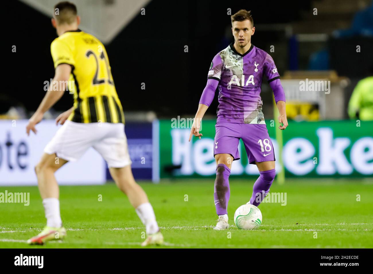 ARNHEM, NETHERLANDS - OCTOBER 21: Giovani Lo Celso of Tottenham Hotspur during the Group D - UEFA Europa Conference League match between Vitesse and Tottenham Hotspur at the Gelredome on October 21, 2021 in Arnhem, Netherlands (Photo by Peter Lous/Orange Pictures) Stock Photo