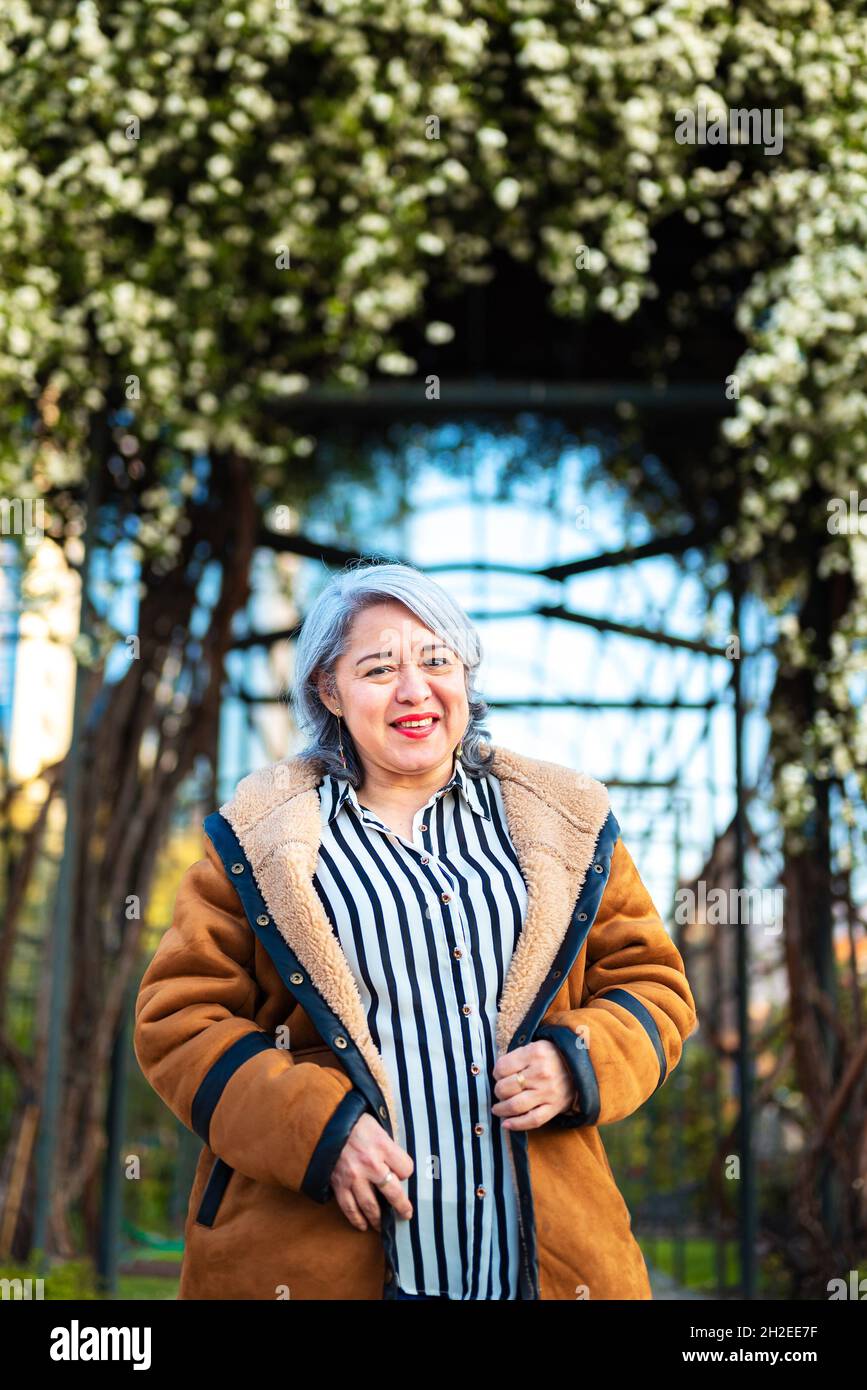 Woman portrait outdoor hi-res stock photography and images - Alamy