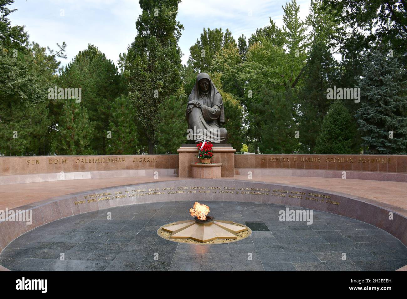 World War II Memorial, Tomb of the Unknown Soldier, Tashkent ...