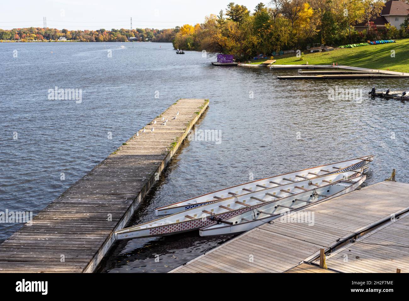 Ottawa, Canada - October 11, 2021: Rideau canoe club and Ottawa river skyline on a sunny autumn day Stock Photo