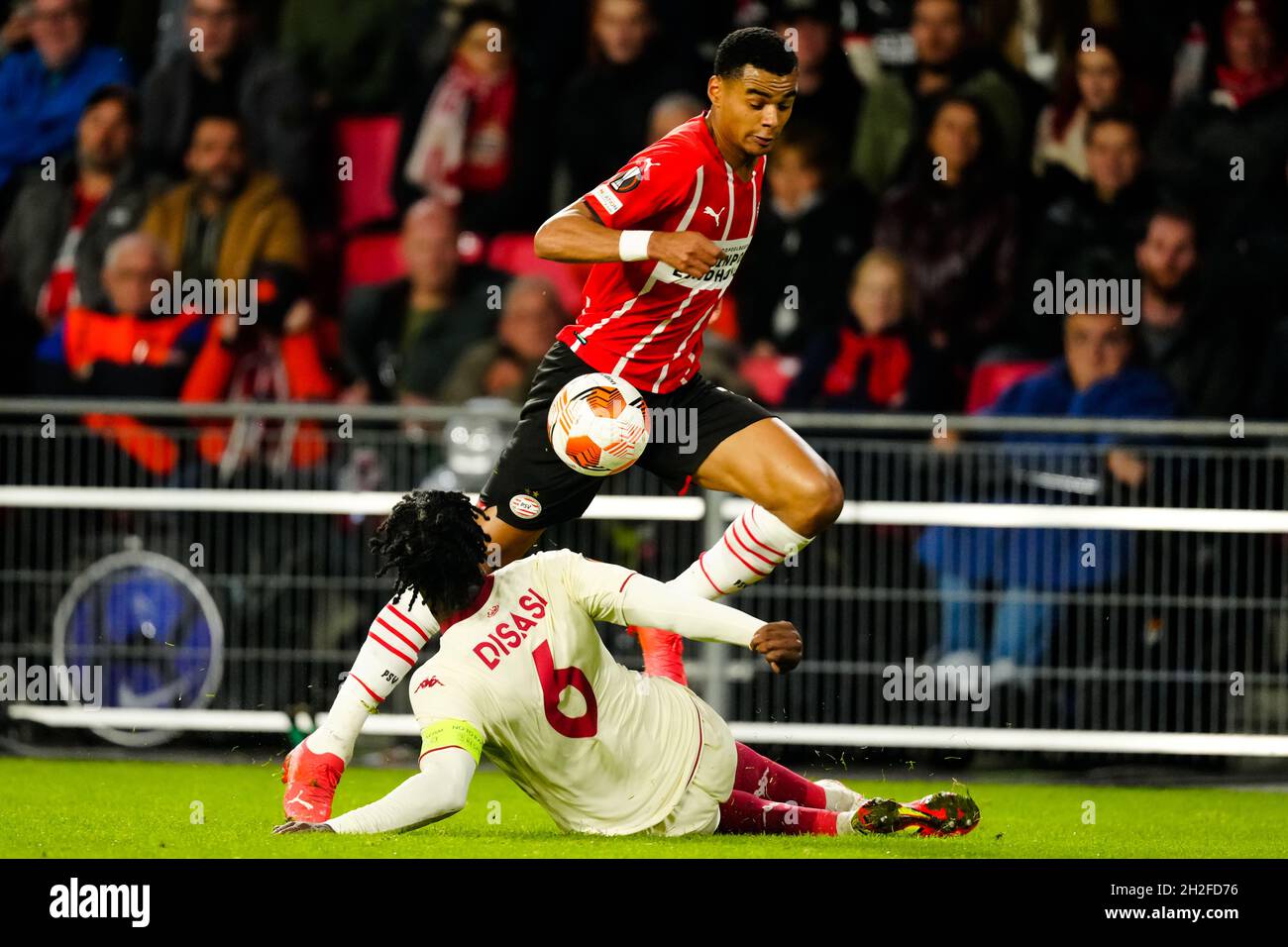 EINDHOVEN, NETHERLANDS - OCTOBER 21: Axel Disasi of AS Monaco and Cody Gakpo of PSV during the Group B - UEFA Europa League match between PSV Eindhoven and AS Monaco at the Philips Stadion on October 21, 2021 in Eindhoven, Netherlands (Photo by Geert van Erven/Orange Pictures) Stock Photo