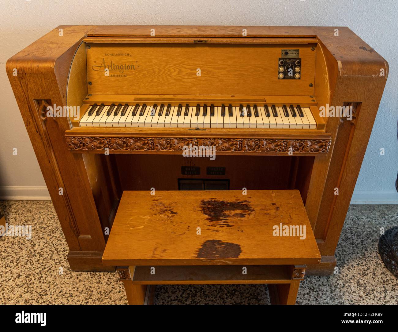 Carillon keyboard hi-res stock photography and images - Alamy