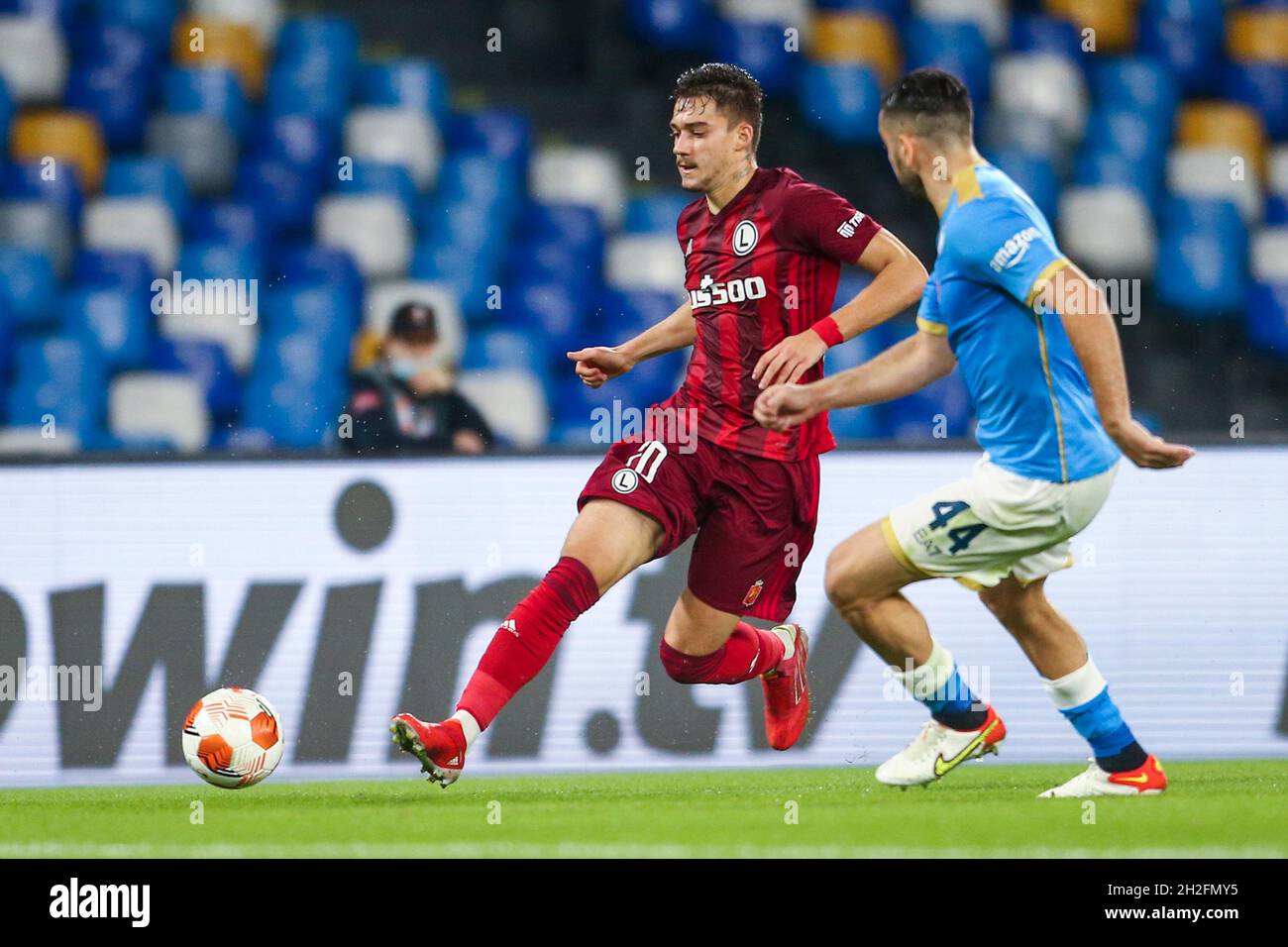 Legia Varsavia S Albanian Forward Ernest Muci L Challenges For The Ball With Ssc Napoli S Greek Defender Konstantinos Manolas During Europa League Match Ssc Napoli Legia Warsaw At The Diego Armando Maradona