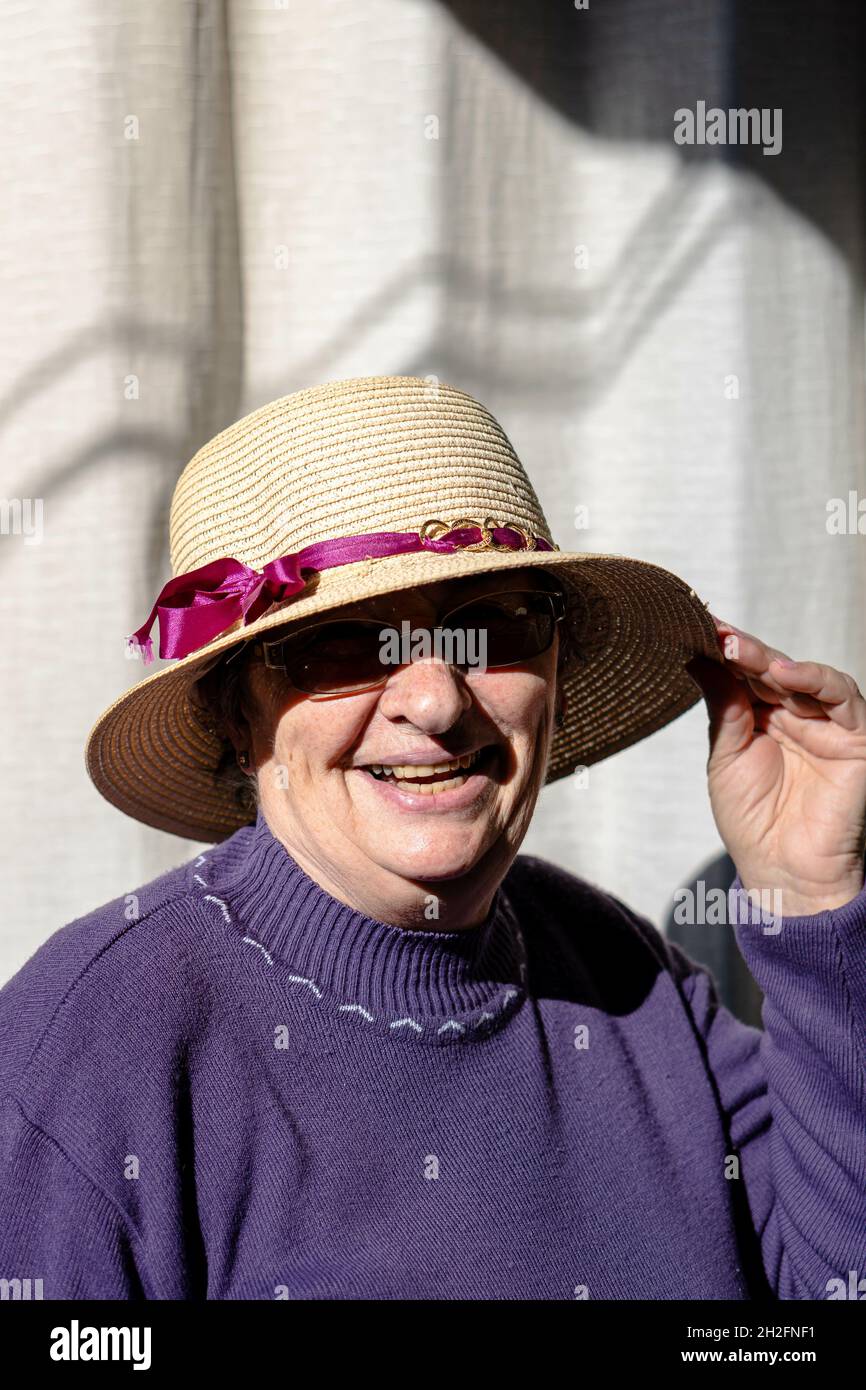 Old hispanic woman hi-res stock photography and images - Alamy