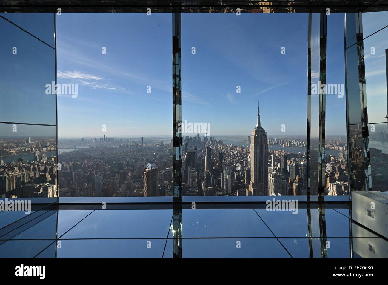 New York, USA. 21st Oct, 2021. Views inside Summit One Vanderbilt during the ribbon cutting ceremony for the grand opening of the latest sky-high immersive experience, New York, NY, October 21, 2021. Summit One Vanderbilt is an immersive experience and observation deck featuring the permanent 'Air' installation by Kenzo Digital, including an outdoor terrace, a glass elevator on the exterior of the building, and glass bottom booths overlooking Madison Avenue.(Photo by Anthony Behar/Sipa USA) Credit: Sipa USA/Alamy Live News Stock Photo