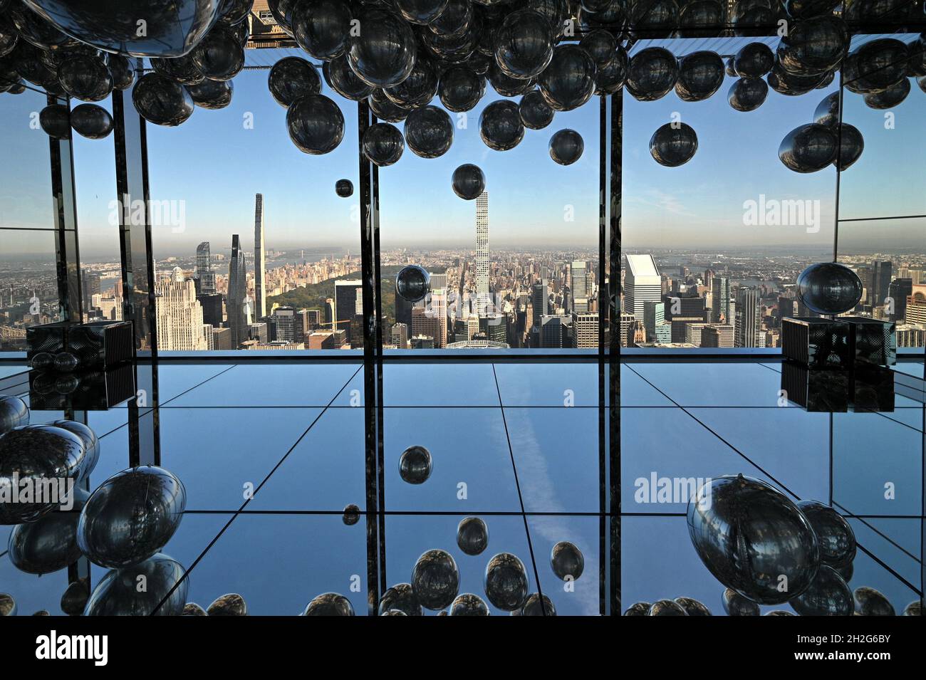 New York, USA. 21st Oct, 2021. Views inside Summit One Vanderbilt during the ribbon cutting ceremony for the grand opening of the latest sky-high immersive experience, New York, NY, October 21, 2021. Summit One Vanderbilt is an immersive experience and observation deck featuring the permanent 'Air' installation by Kenzo Digital, including an outdoor terrace, a glass elevator on the exterior of the building, and glass bottom booths overlooking Madison Avenue.(Photo by Anthony Behar/Sipa USA) Credit: Sipa USA/Alamy Live News Stock Photo