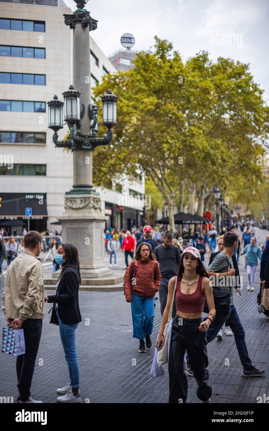 Barcelona, Spain - September 21, 2021: The busy plaza de Catalunya in the heart of Barcelona. People walking across the square. Cityscape in late summ Stock Photo