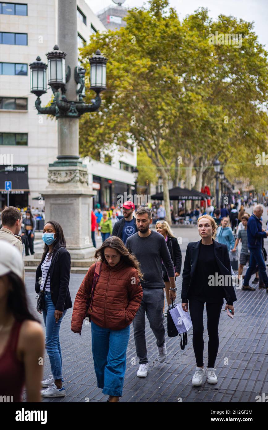 Barcelona, Spain - September 21, 2021: The busy plaza de Catalunya in the heart of Barcelona. People walking across the square. Cityscape in late summ Stock Photo