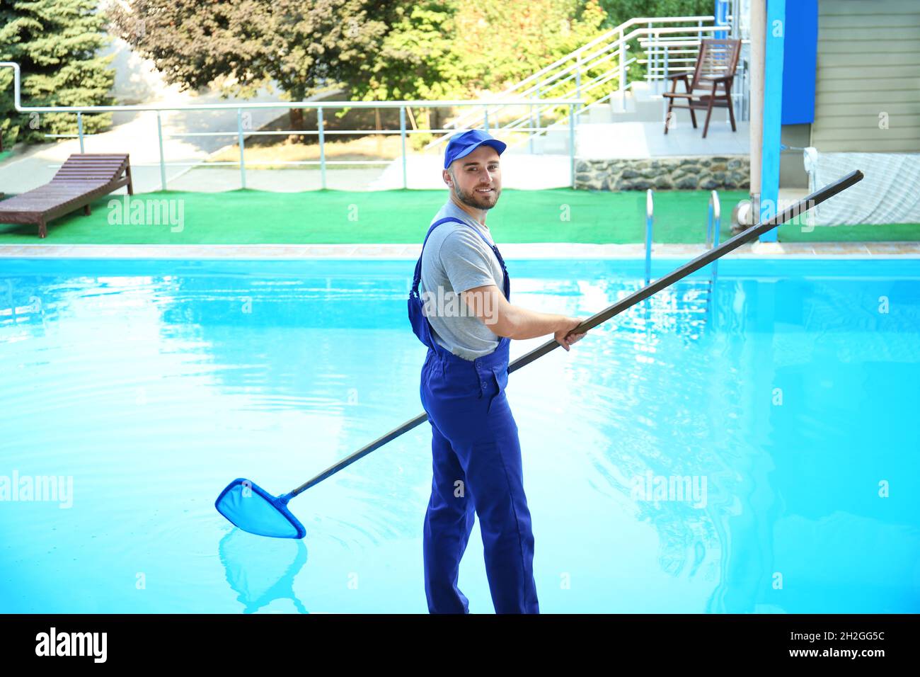 Young man cleaning swimming pool hi-res stock photography and images ...