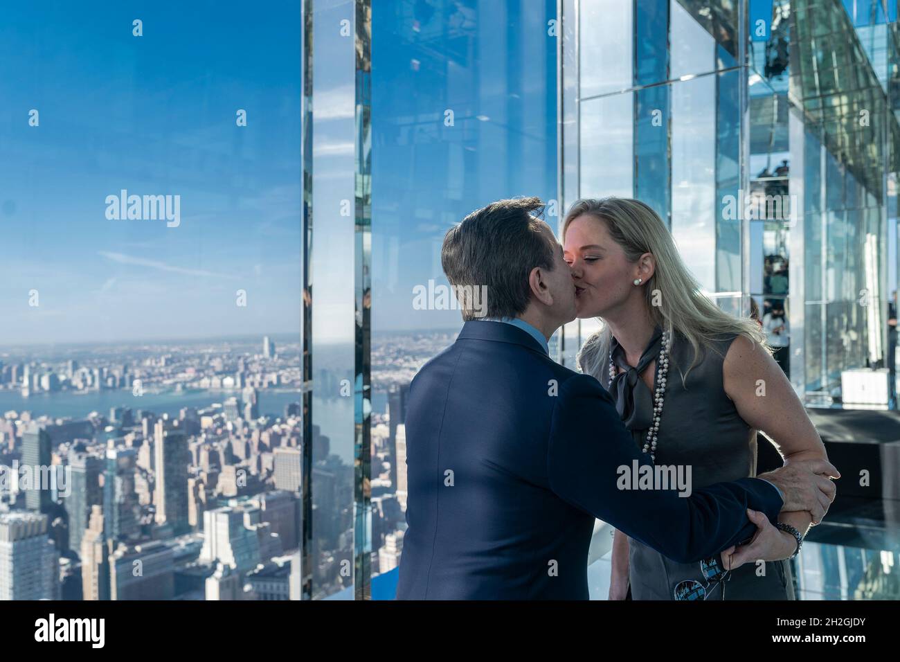 New York, USA. 21st Oct, 2021. Restaurateur Daniel Boulud and wife Katherine Gage kiss on Summit One Vanderbilt observation deck during grand opening in New York on October 21, 2021. Grand opening was attended by many VIP guests including Brooklyn Borough President and Democratic Party nominee for mayor in upcoming election, Lieutenant Governor Brian Benjamin, artist Kenzo Digital, State senator Brad Hoylman, restaurateur Daniel Boulud. (Photo by Lev Radin/Sipa USA) Credit: Sipa USA/Alamy Live News Stock Photo