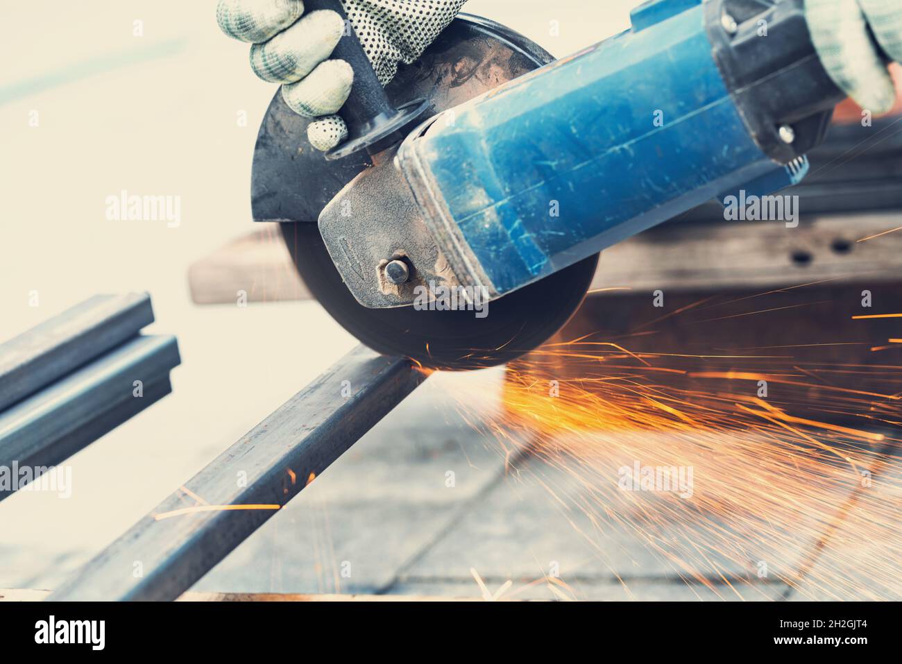 working with a circular saw cutting metal closeup Stock Photo Alamy