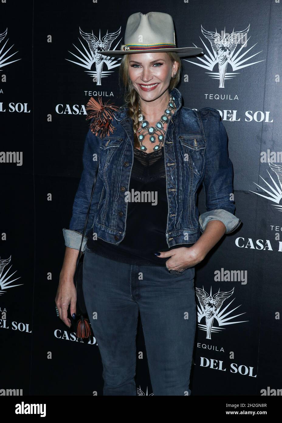 Los Angeles, United States. 21st Oct, 2021. LOS ANGELES, CALIFORNIA, USA - OCTOBER 21: Actress Natasha Henstridge arrives at Brian Bowen Smith's Drivebys Book Launch And Gallery Viewing Presented By Casa Del Sol Tequila held at 8175 Melrose Ave on October 21, 2021 in Los Angeles, California, United States. (Photo by Xavier Collin/Image Press Agency) Credit: Image Press Agency/Alamy Live News Stock Photo