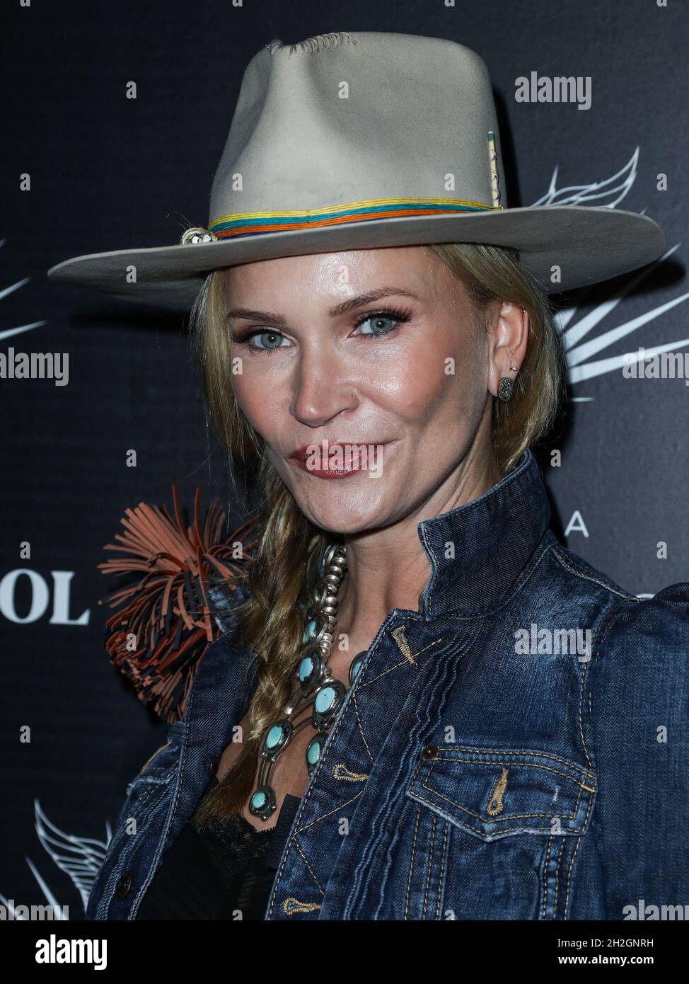 Los Angeles, United States. 21st Oct, 2021. LOS ANGELES, CALIFORNIA, USA - OCTOBER 21: Actress Natasha Henstridge arrives at Brian Bowen Smith's Drivebys Book Launch And Gallery Viewing Presented By Casa Del Sol Tequila held at 8175 Melrose Ave on October 21, 2021 in Los Angeles, California, United States. (Photo by Xavier Collin/Image Press Agency/Sipa USA) Credit: Sipa USA/Alamy Live News Stock Photo
