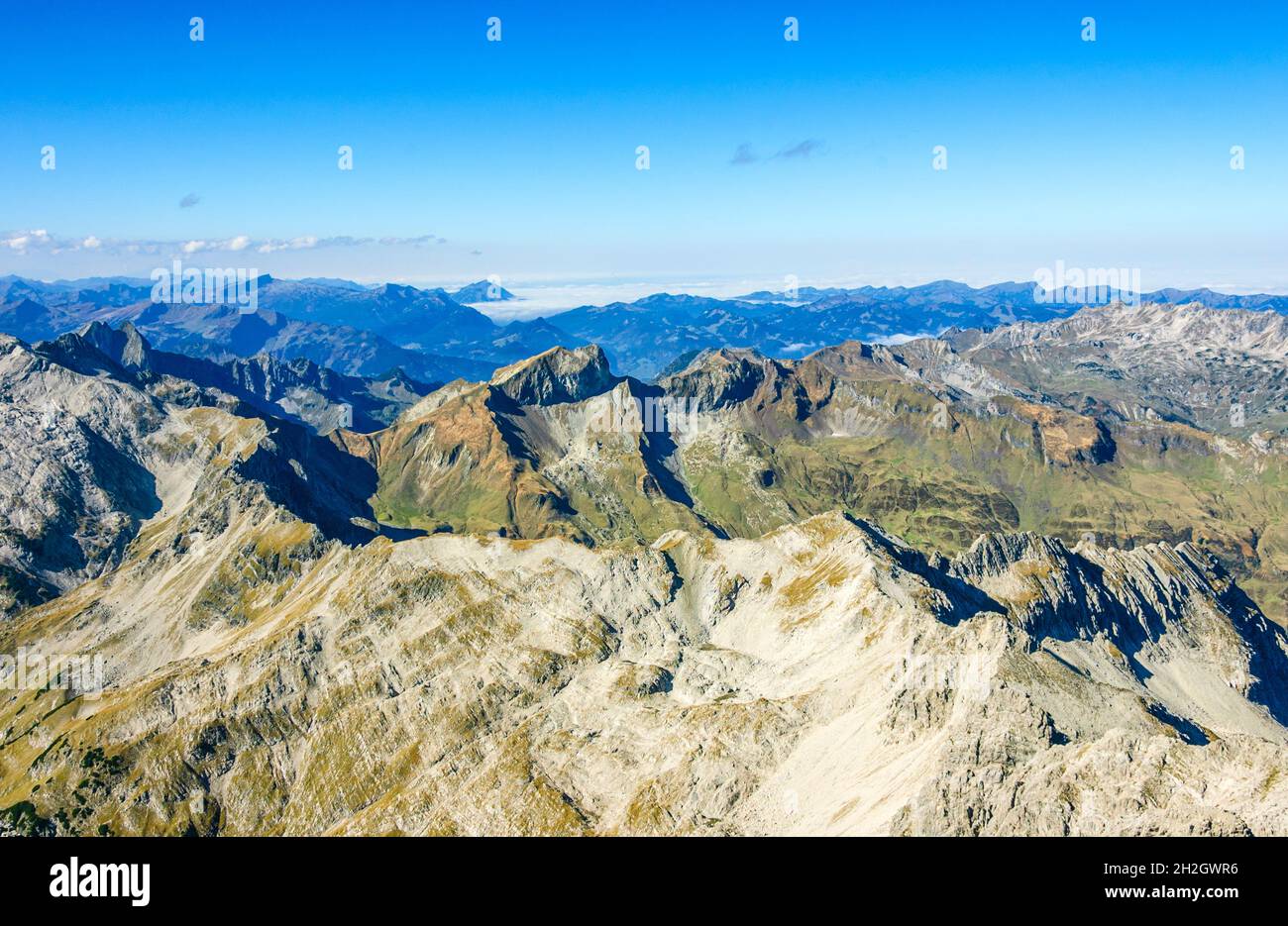 Herbststimmungen bei Sonnenschein und milden Temperaturen - eine Tour vom Hornbachtal auf den Hochvogel (2593 m) Stock Photo