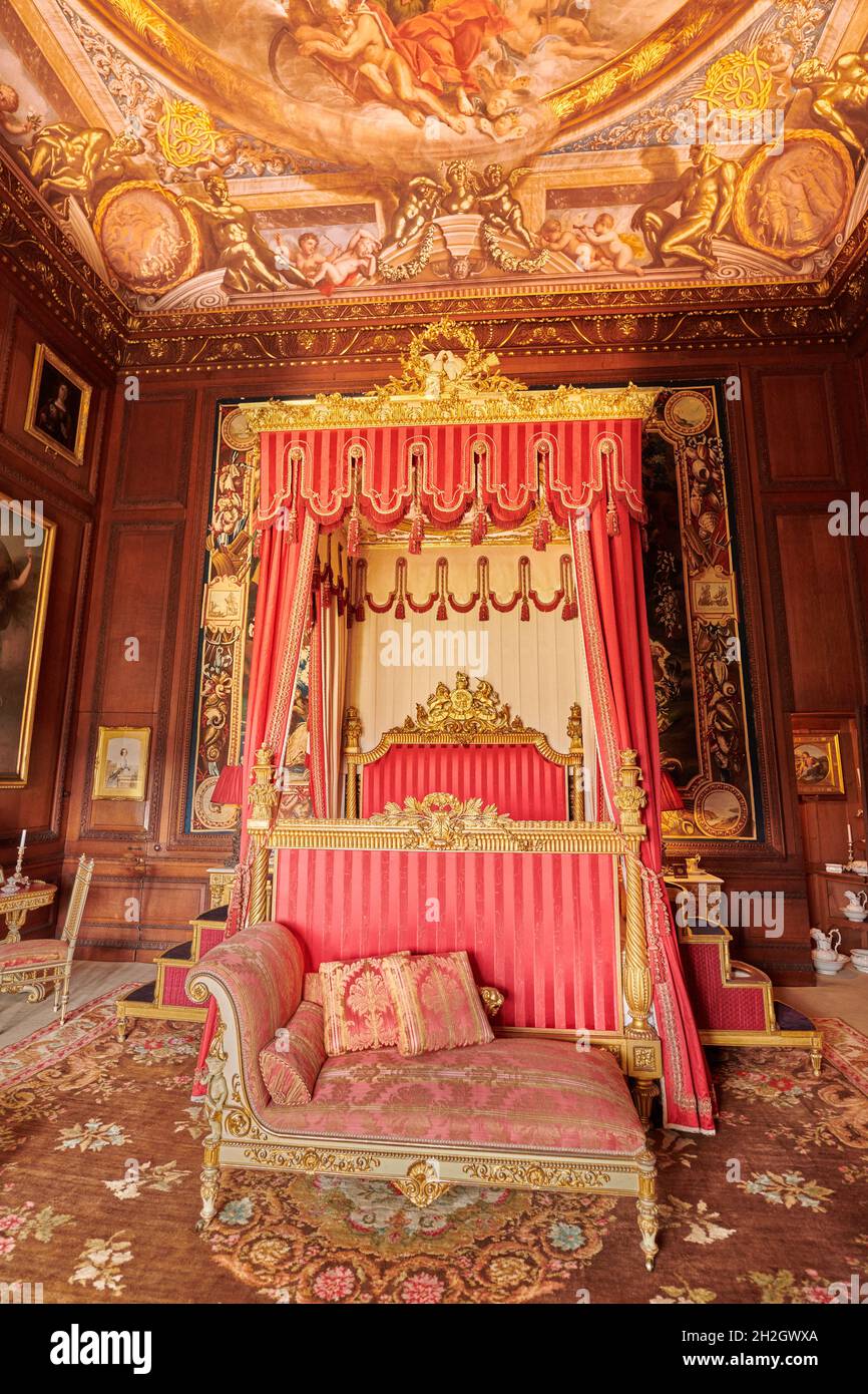 Curtained bed in the Second George room at Burghley House, an elizabethan mansion built by William Cecil, Lord Burghley, at Stamford, England. Stock Photo