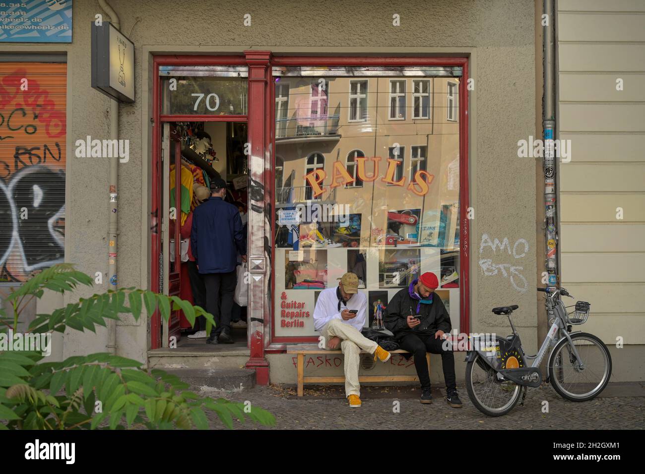 Geschäft Pauls, Torstraße, Mitte, Berlin, Deutschland Stock Photo