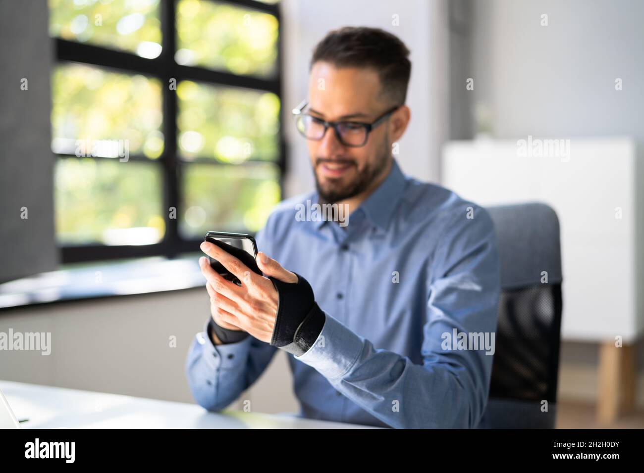 Adjustable strap hires stock photography and images Alamy