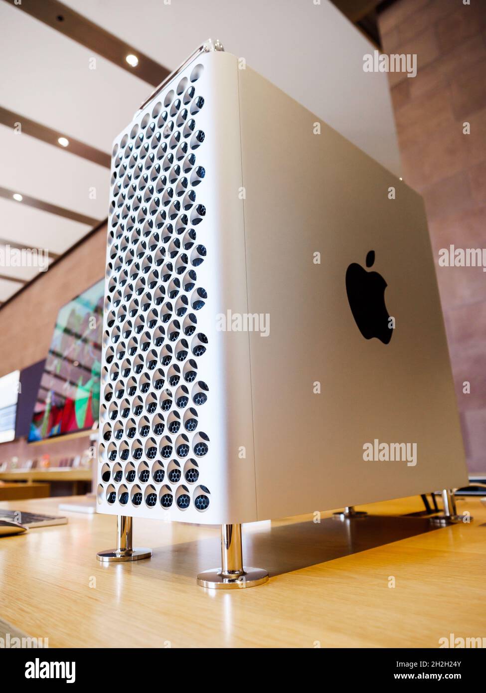 Apple Mac Pro workstation computer in Apple Store also known as the cheese- grater Stock Photo - Alamy