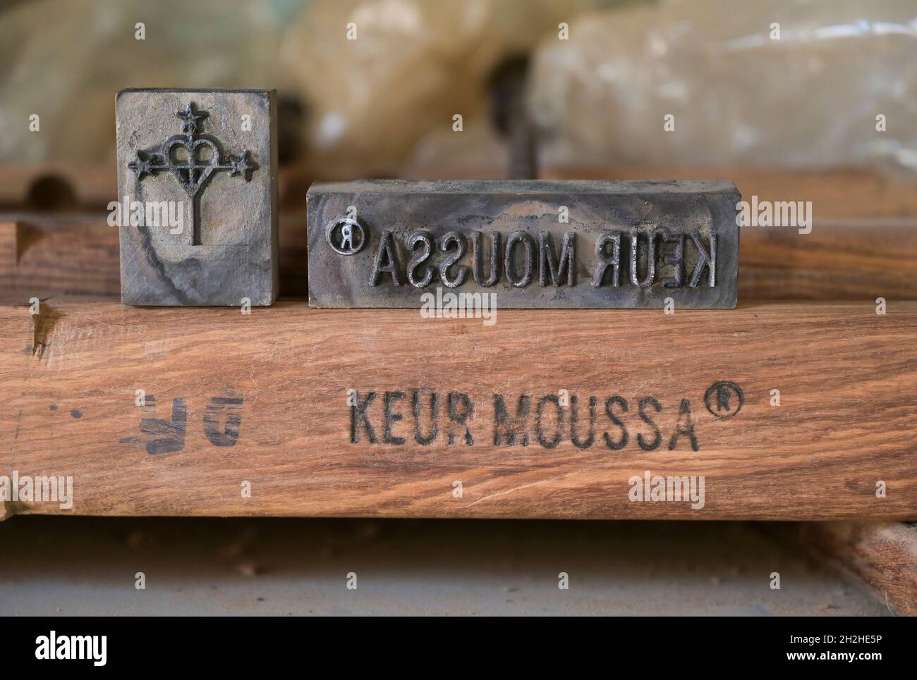 SENEGAL, Benedictine monastery Keur Moussa, monks work in workshop to build the african Kora bridge harp , branding of the wooden shaft with Branding iron Stock Photo