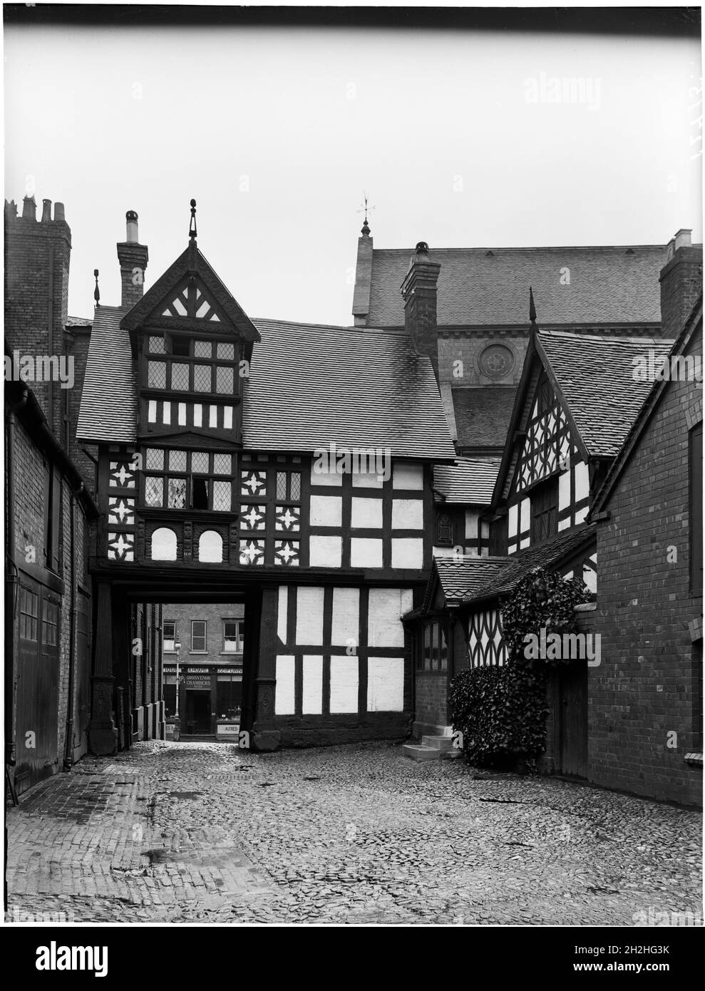 17th century gatehouse Black and White Stock Photos & Images Alamy