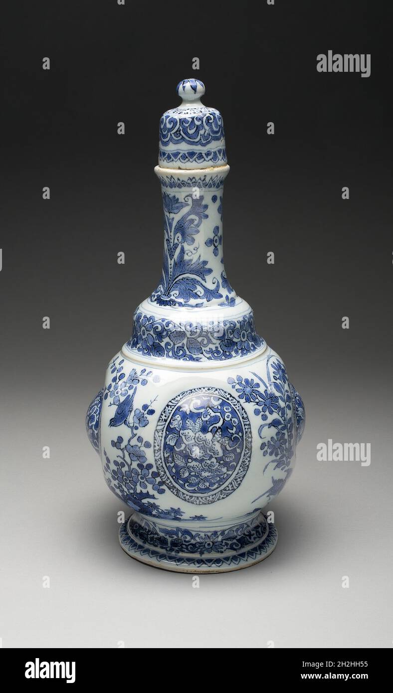 Delft china pattern hi-res stock photography and images - Alamy