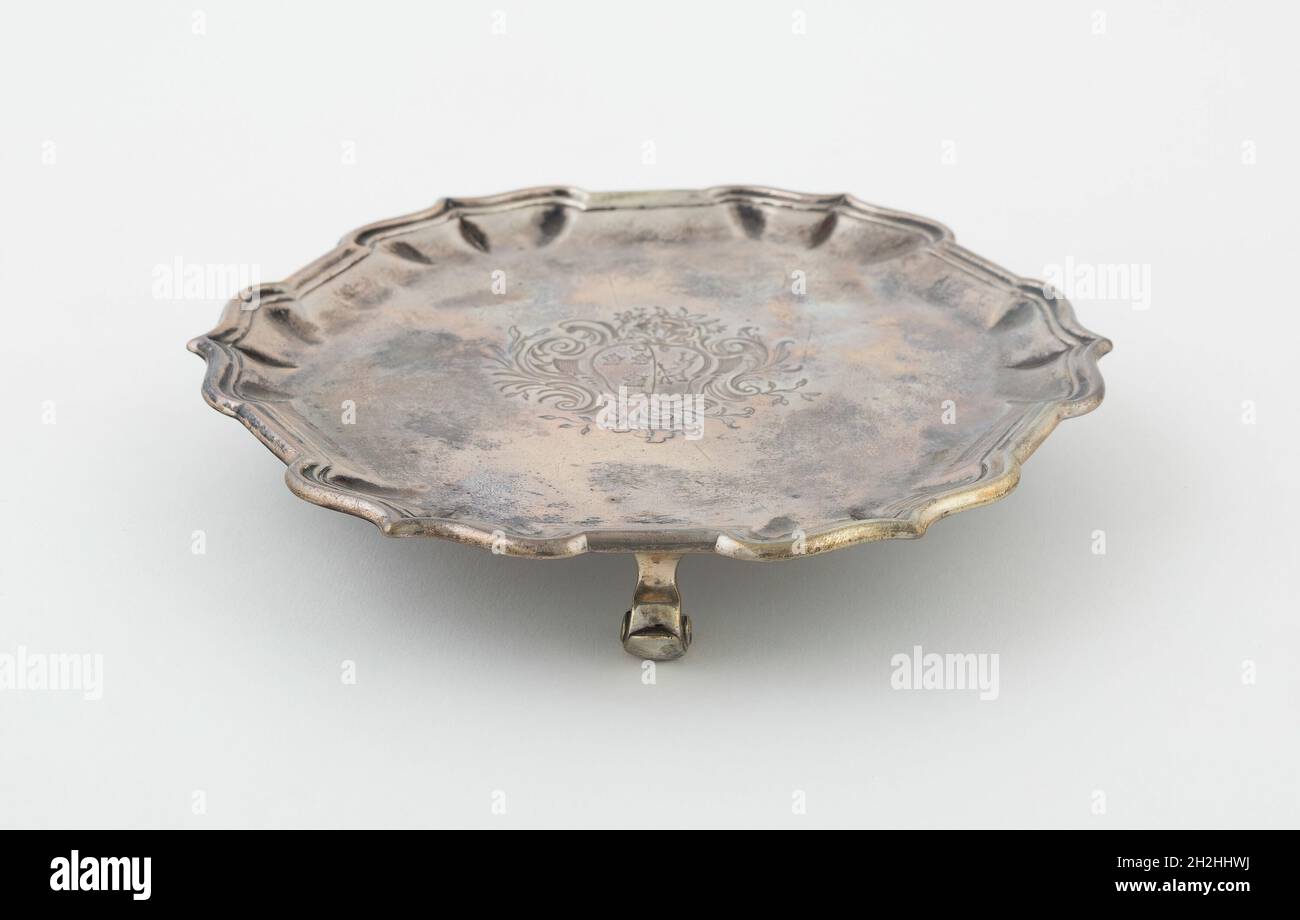 Waiter tray uk hi-res stock photography and images - Alamy
