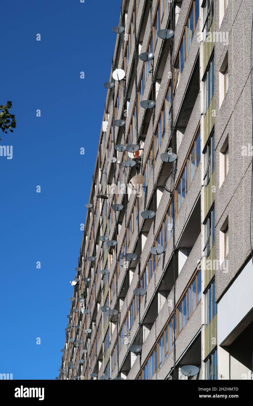 Satelite dishes cover Wendover House, Aylesbury Estate, London, UK. One of the largest and most notorious 1960's public housing developments. Stock Photo