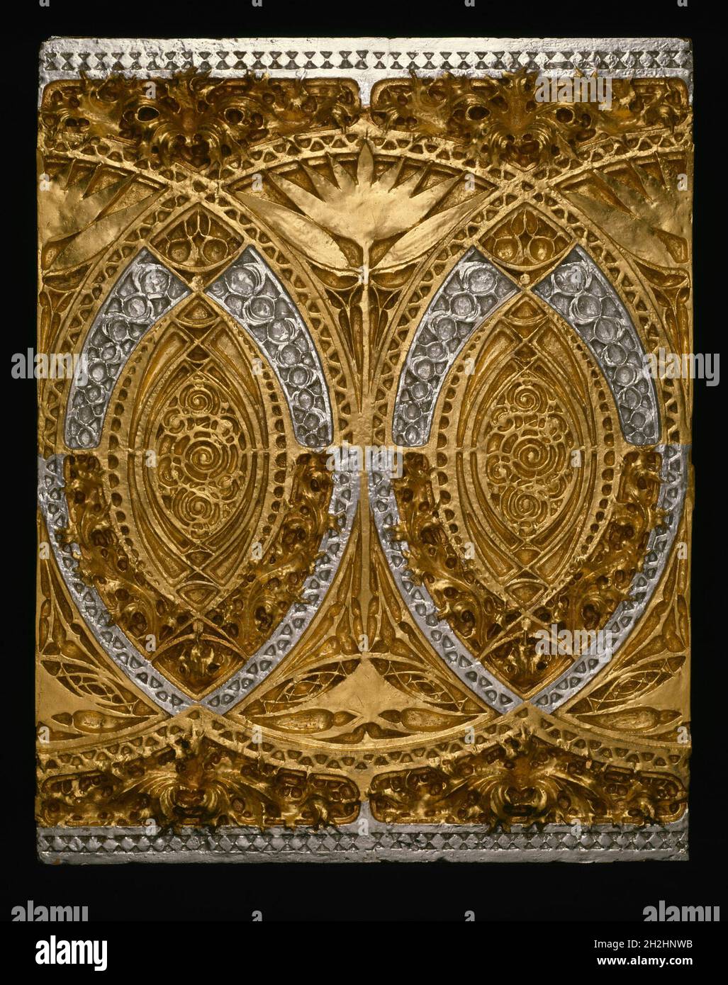Schiller Theatre Building, Chicago, Illinois: Banquet Room Frieze Panel  (Restored), c. 1891/93. Gold, silver, and bronze paint on reconstructed  plaster Stock Photo - Alamy