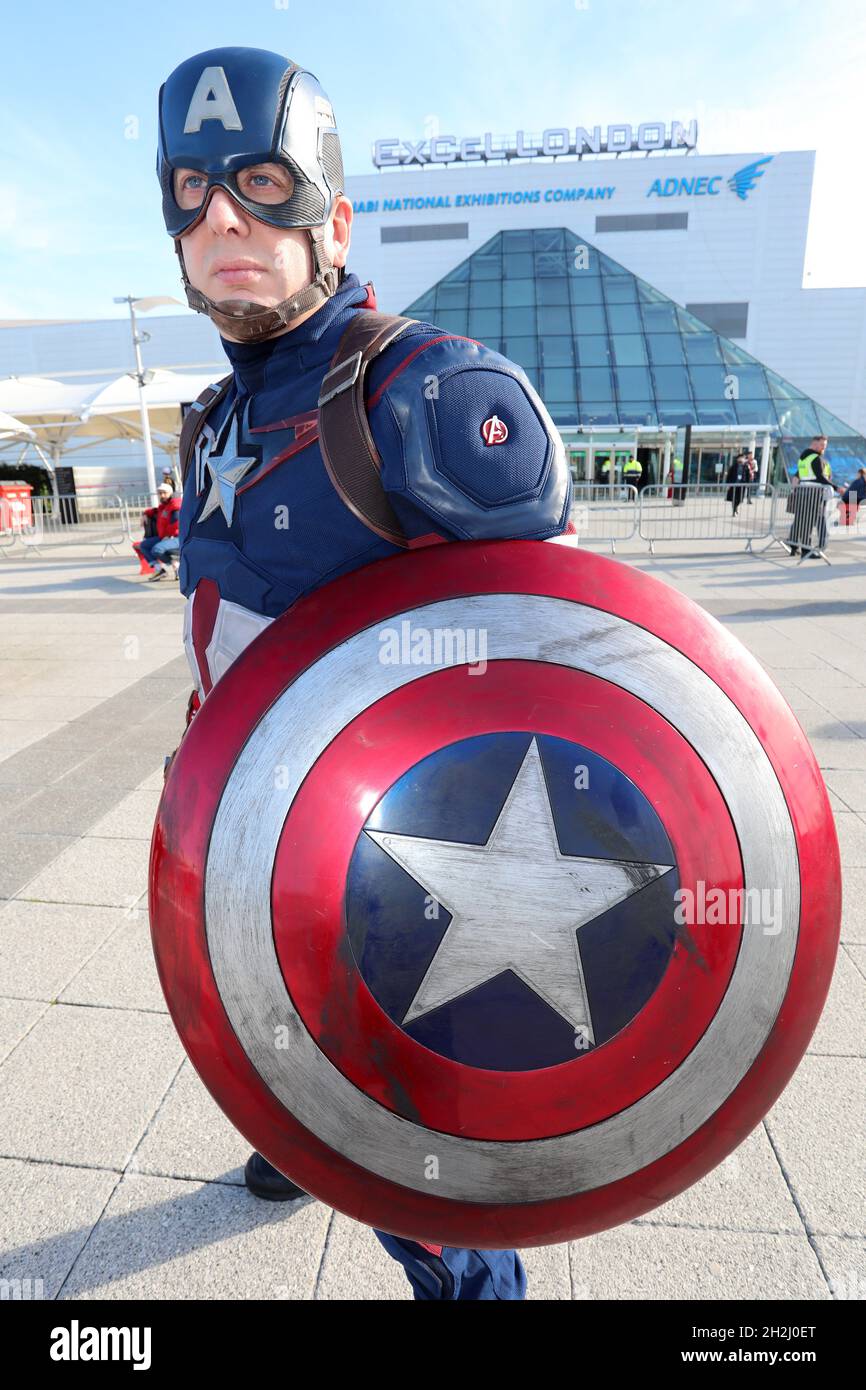 Captain america dress up hi-res stock photography and images - Alamy