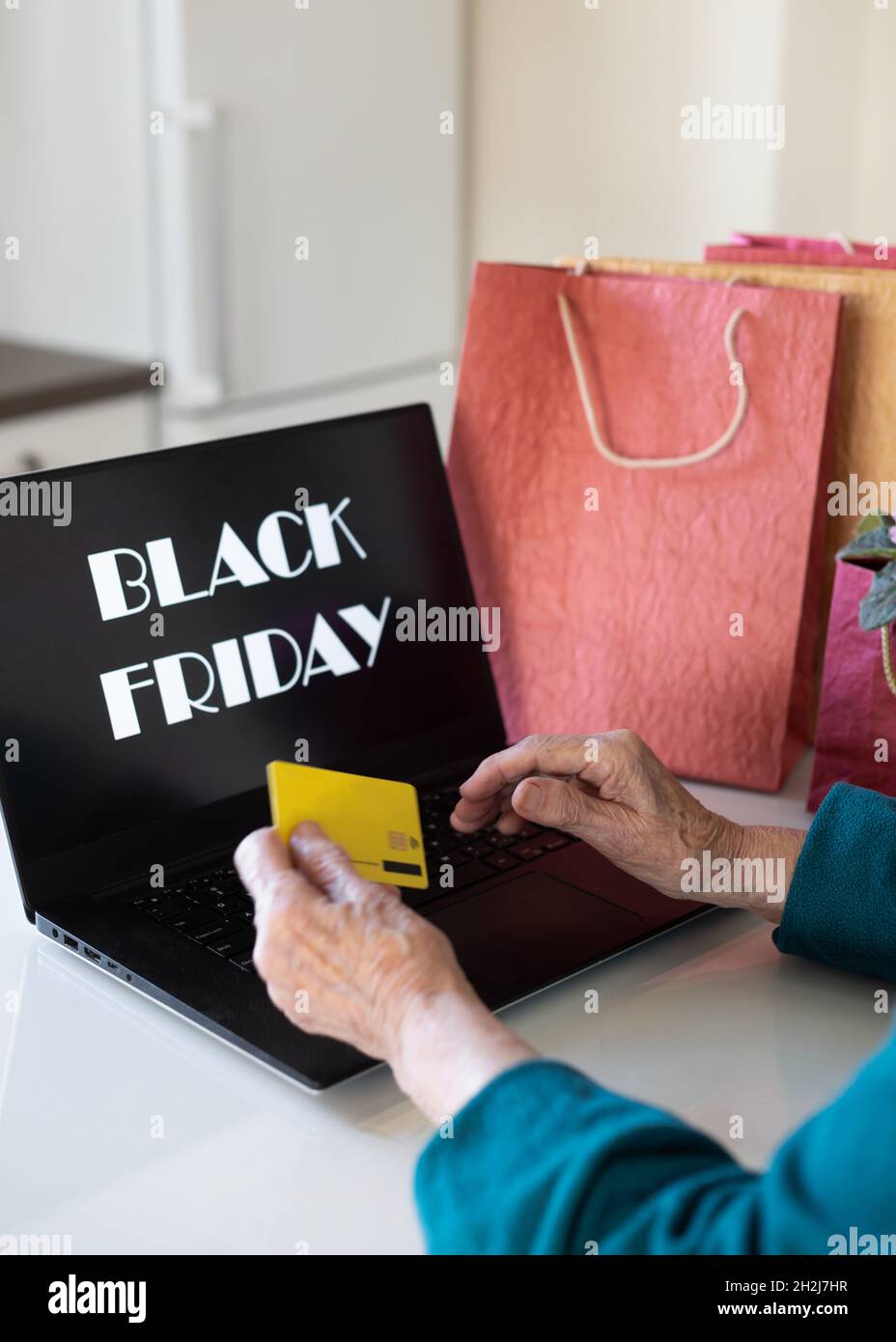 Black haired old woman hi-res stock photography and images - Alamy