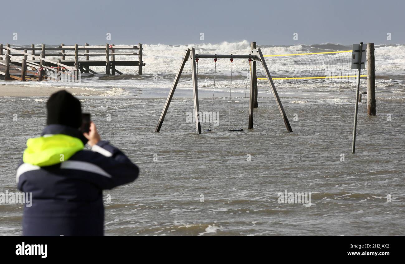 Sankt Peter Ording, Germany. 22nd Oct, 2021. A playground on the beach of St.  Peter Ording is flooded during high tide. Credit: Bodo Marks/dpa/Alamy Live  News Stock Photo - Alamy
