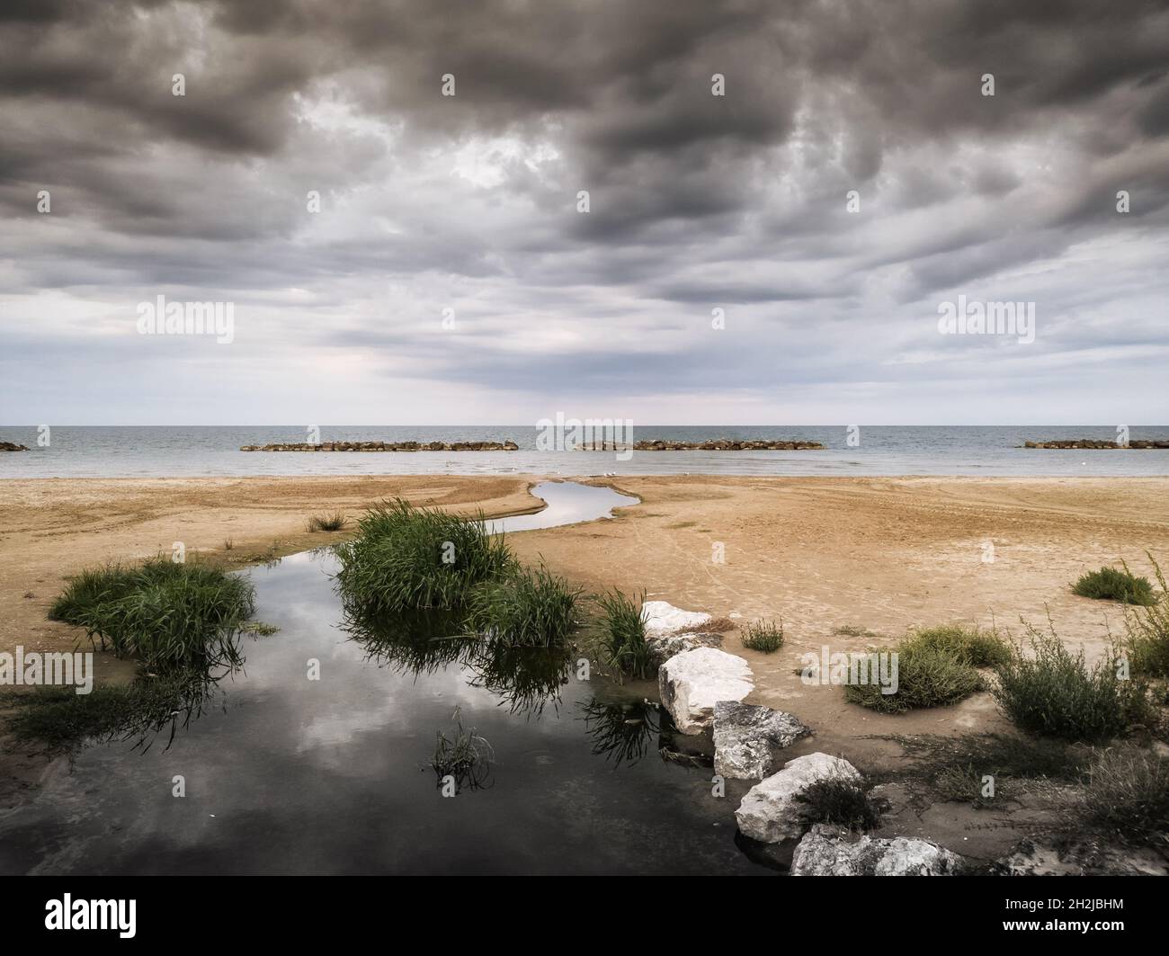 Sea Stream Flowing skyscape hi-res stock photography and images - Alamy