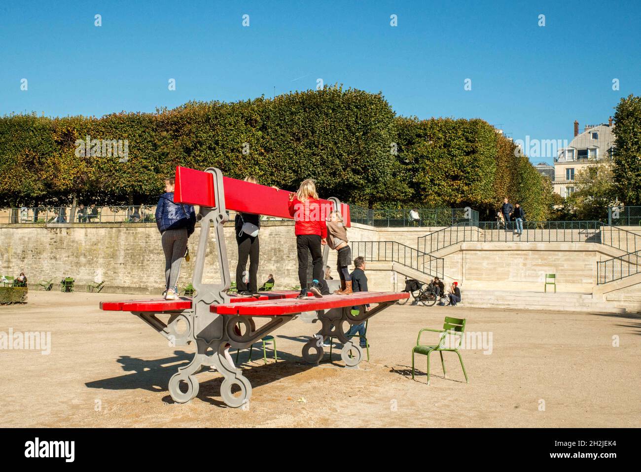 Paris, France. 22nd Oct, 2021. Jardin des Tuileries : Lilian Bourgeat and  his 'Double Banc' (Double Bench) as part of the FIAC, the French  International Contemporary Art Fair, in Paris, France on