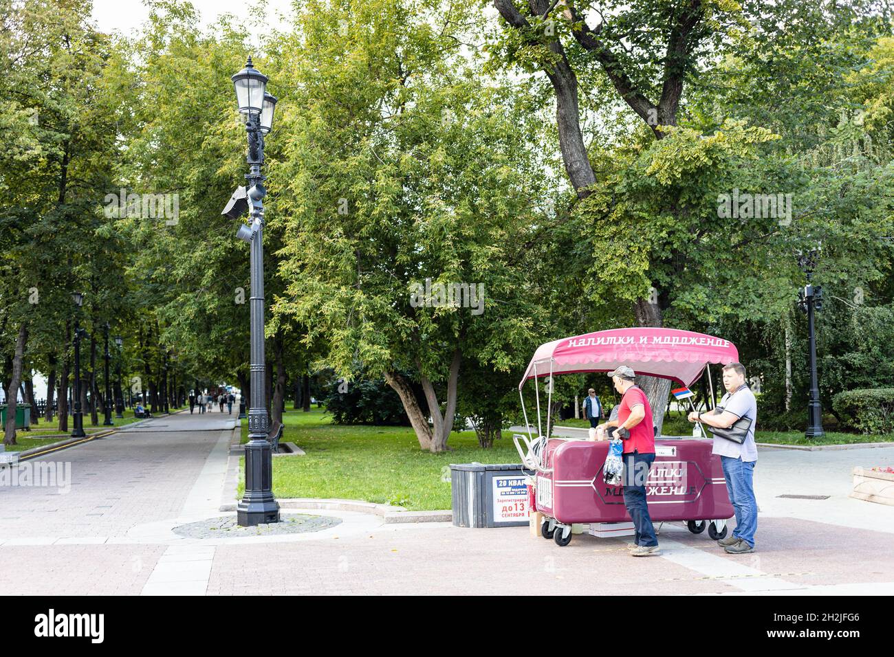 Moscow, Russia - August 23, 2021: people near mobile stall with drinks and ice cream on Strastnoy Boulevard in Moscow city on summer day. Strastnoy Bo Stock Photo