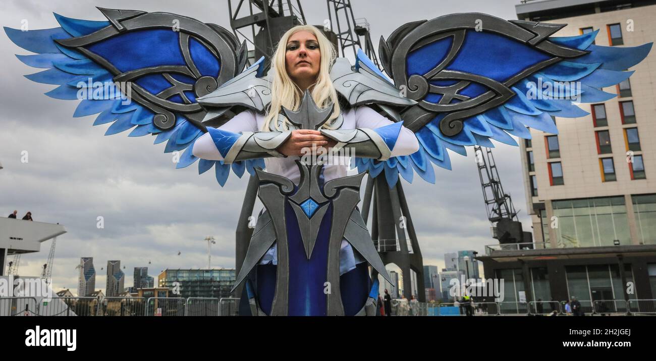 ExCel, London, UK. 22nd Oct, 2021. A cosplayer as Kayle from League of Legends. Cosplayers, fans and visitors once again descend on the ExCel London exhibition centre for MCM Comic Con. MCM London Comic Con returns 22-24 October for a celebration of Pop Culture. Credit: Imageplotter/Alamy Live News Stock Photo