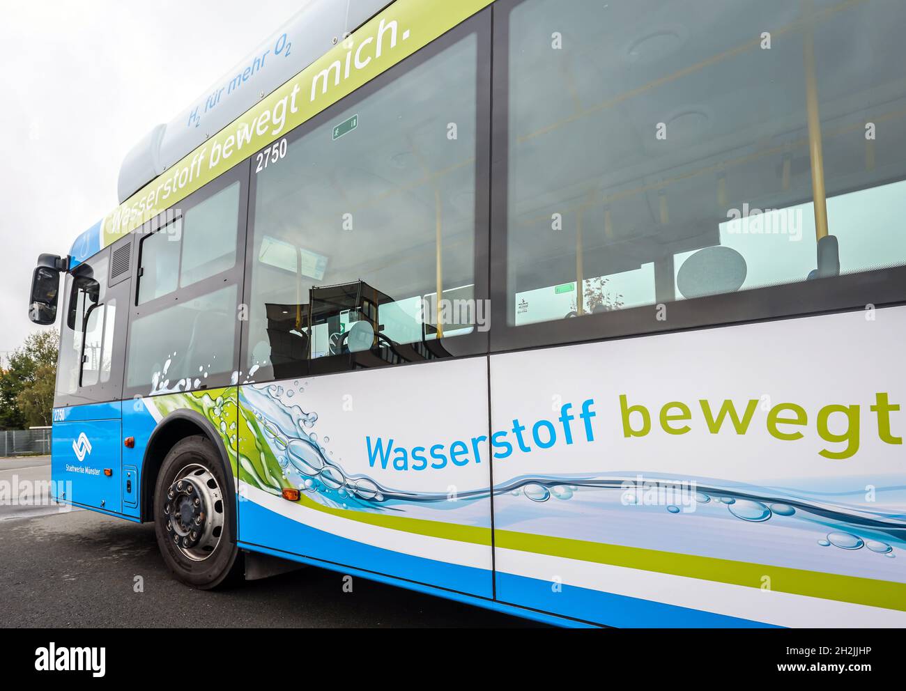 Muenster, North Rhine-Westphalia, Germany Hydrogen bus in regular service refuels H2 hydrogen at a mobile H2 hydrogen refueling station. Stock Photo