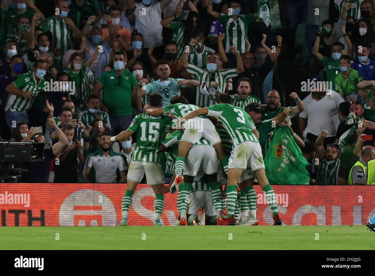 Seville, Spain. 21st Oct, 2021. Players of Real Betis celebrate a goal during the UEFA Europa League Group G stage match between Real Betis and Bayern Leverkusen at Benito Villamarin Stadium on October 21, 2021 in Seville, Spain. Credit: DAX Images/Alamy Live News Stock Photo