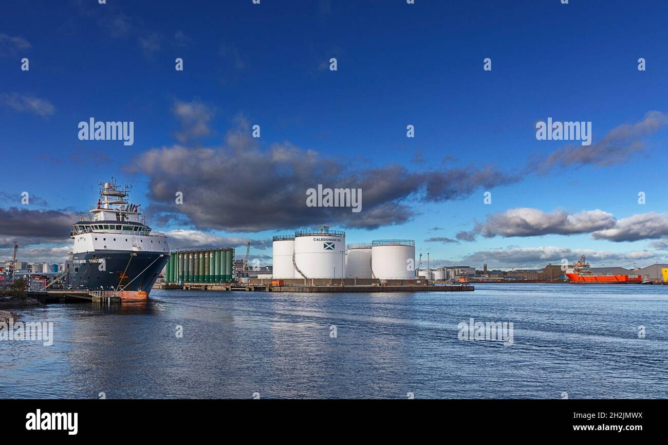 ABERDEEN CITY SCOTLAND THE HARBOUR CALEDONIAN OIL STOREAGE TANKS AND 