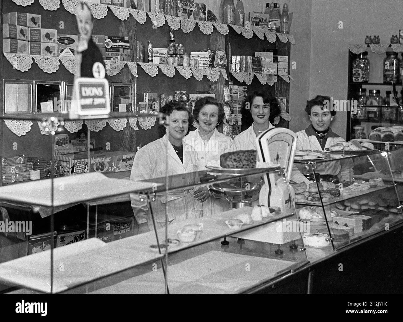 Lyon tea shop counter girls staff Britain  1950 Stock Photo