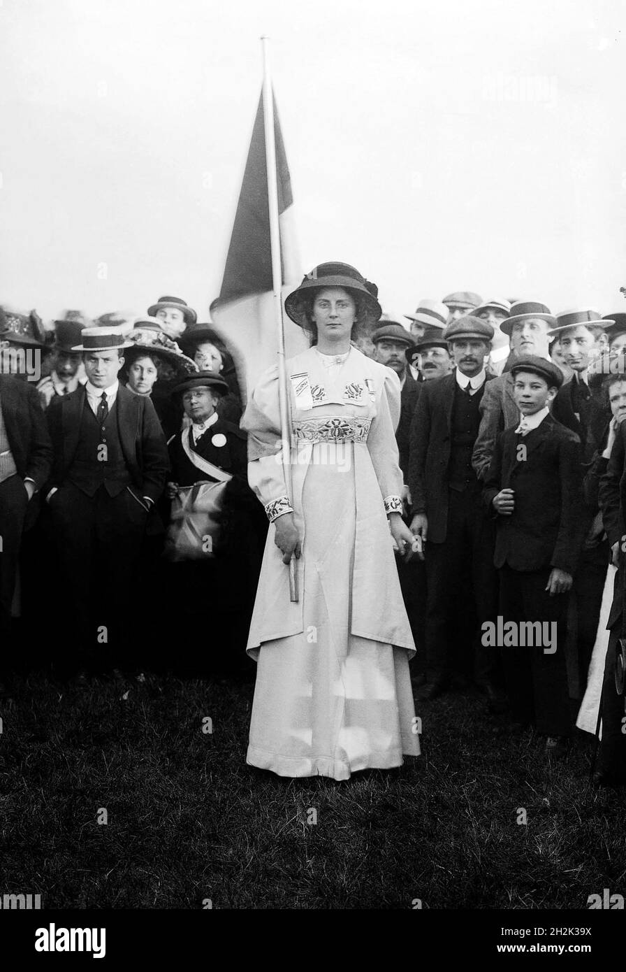 Suffragettes. Photograph of Charlotte Marsh (1887–1961) by Christina Broom, 1910 Stock Photo