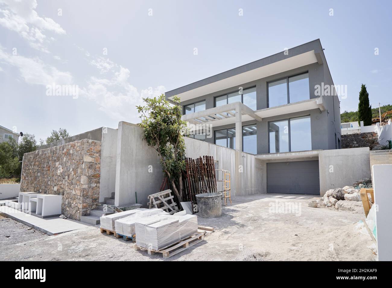 Flat roof house hi-res stock photography and images - Alamy