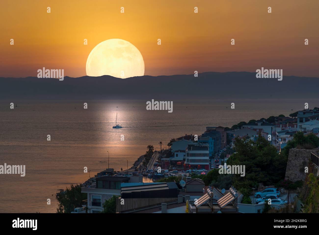 View Cesme Izmir Marina Coast Turkey Hi res Stock Photography And view-cesme-izmir-marina-coast-turkey-hi-res-stock-photography-and