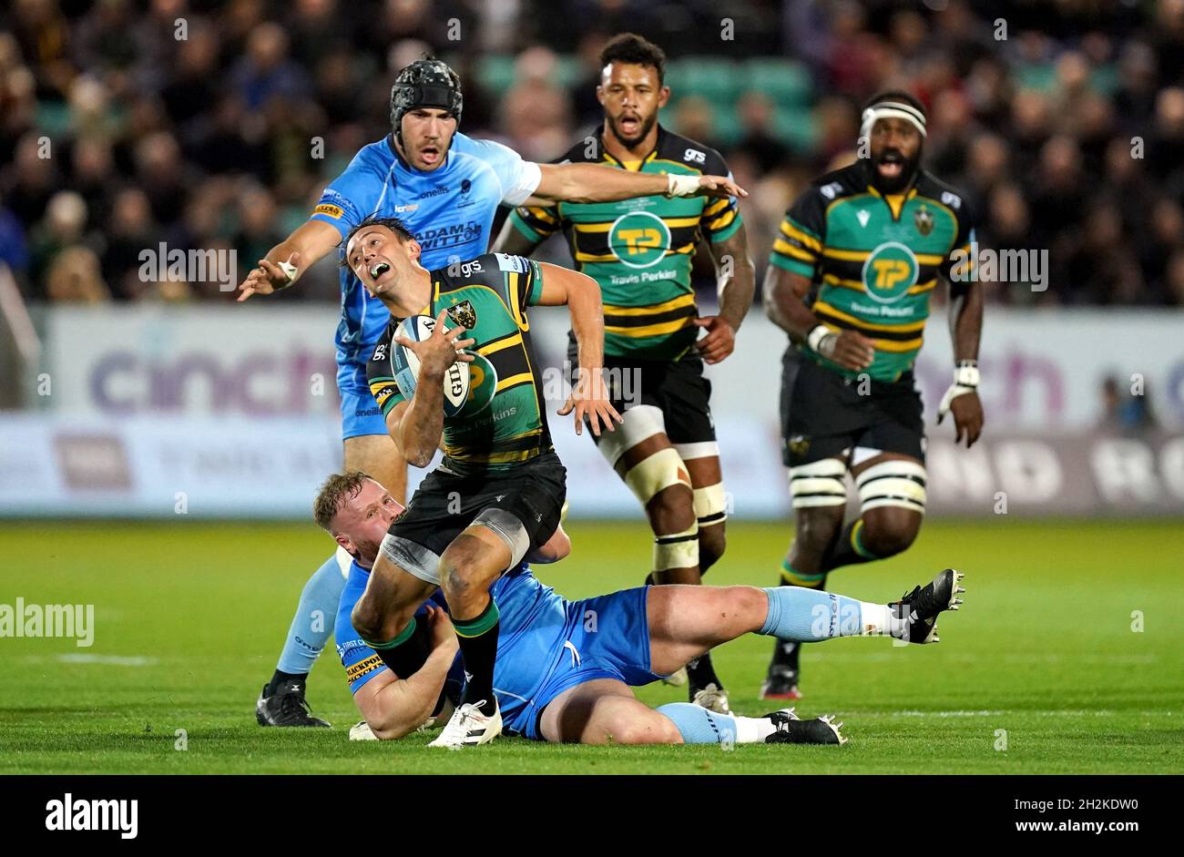 Northampton Saints' Alex Mitchell (front left) is tackled by Worcester Warriors' Christian Judge during the Gallagher Premiership match at Franklin's Gardens, Northampton. Picture date: Saturday October 22, 2021. Stock Photo