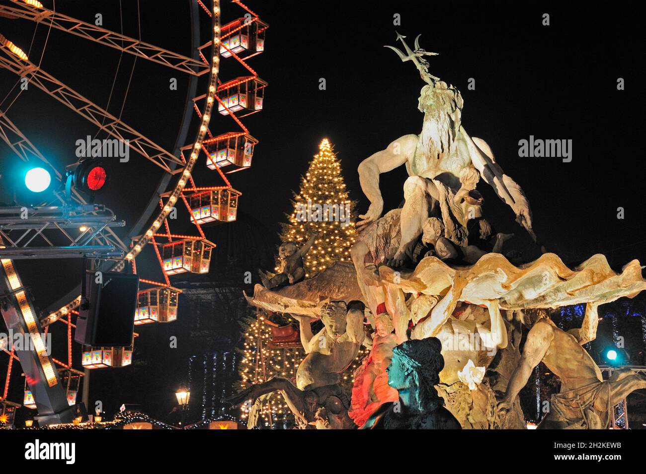 Riesenrad mit weihnachtsmarkt hires stock photography and images Alamy
