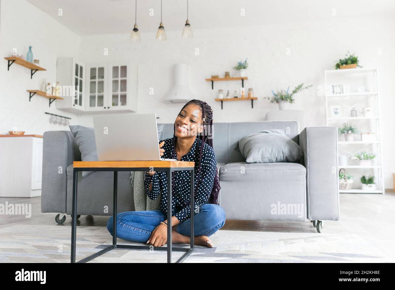 Young black woman hi-res stock photography and images - Alamy