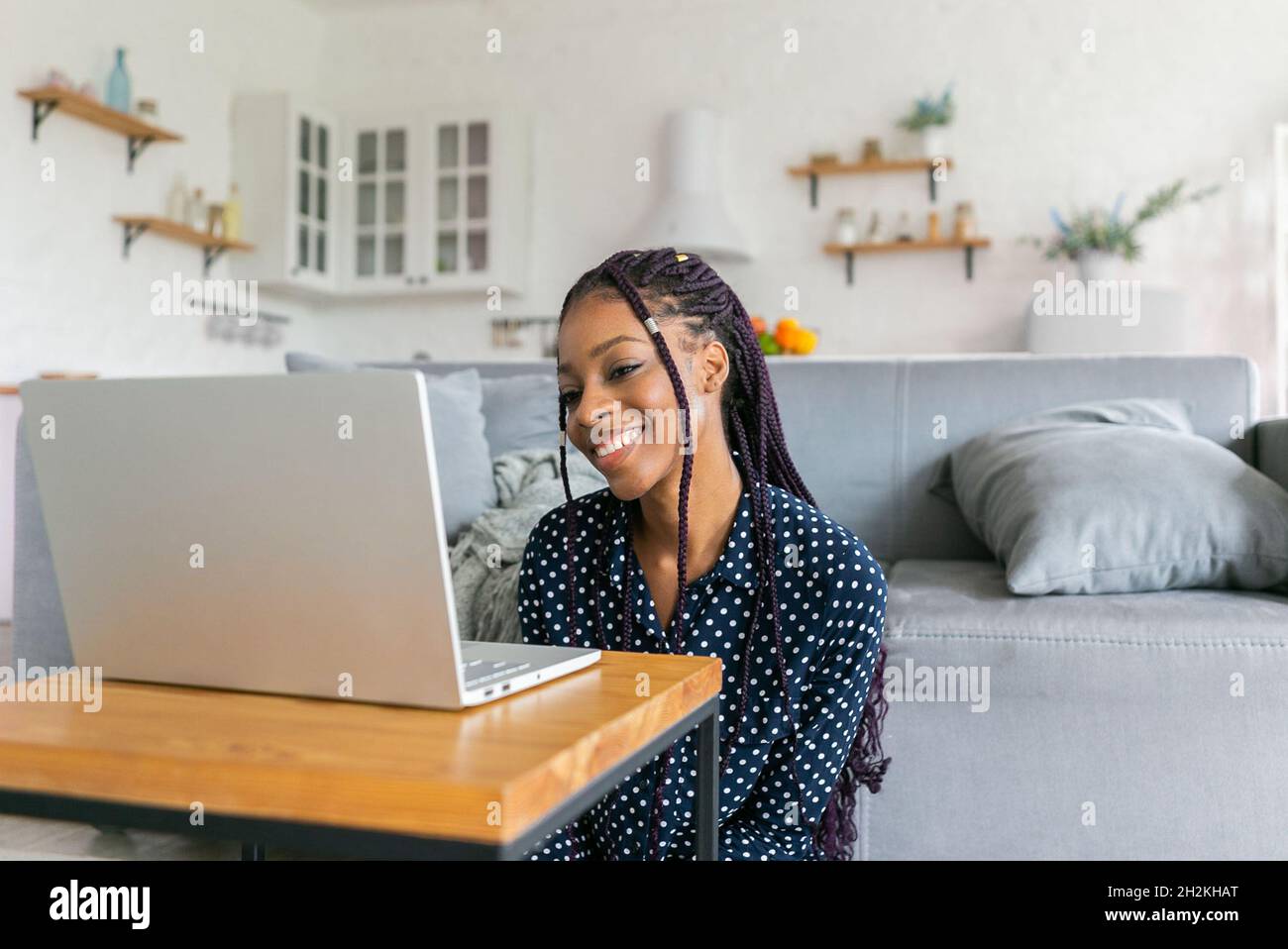 Woman zoom meeting hi-res stock photography and images - Alamy