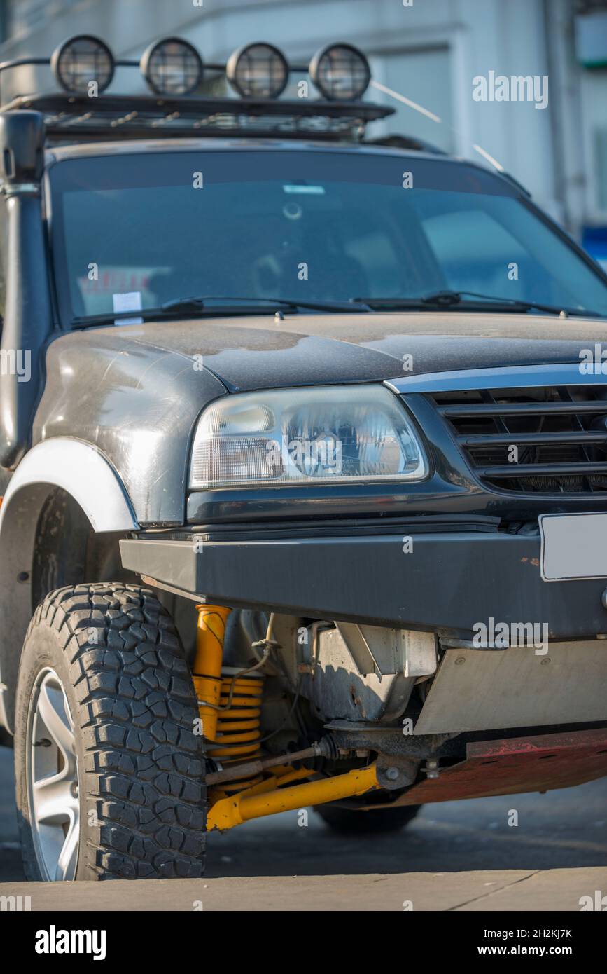 4x4 vehicle with great cushioning, wheels with rubber studs, extra