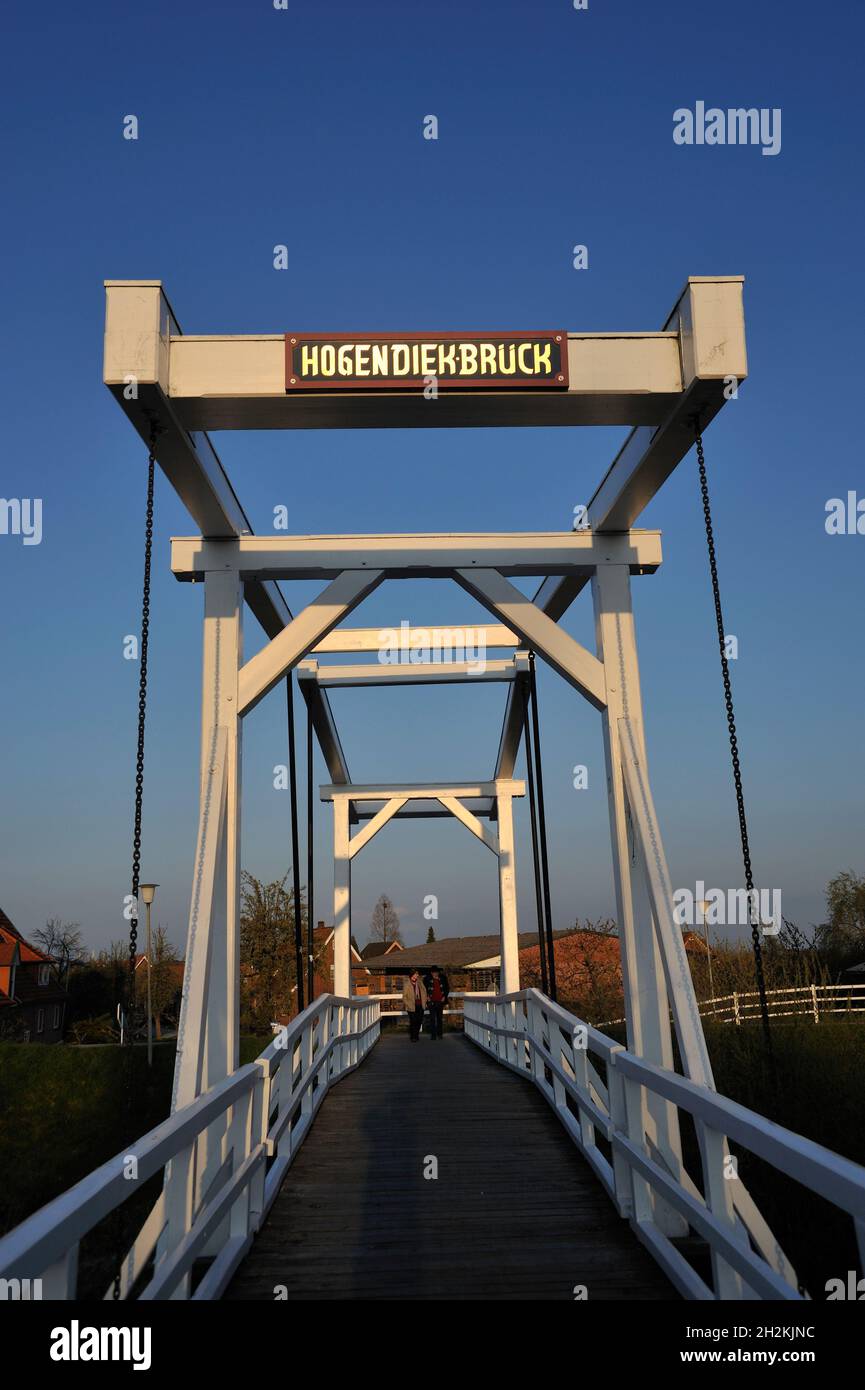 Hogendiekbrücke, Fußgängerbrücke über die Lühe, Steinkirchen, Landkreis Stade, Niedersachsen Stock Photo